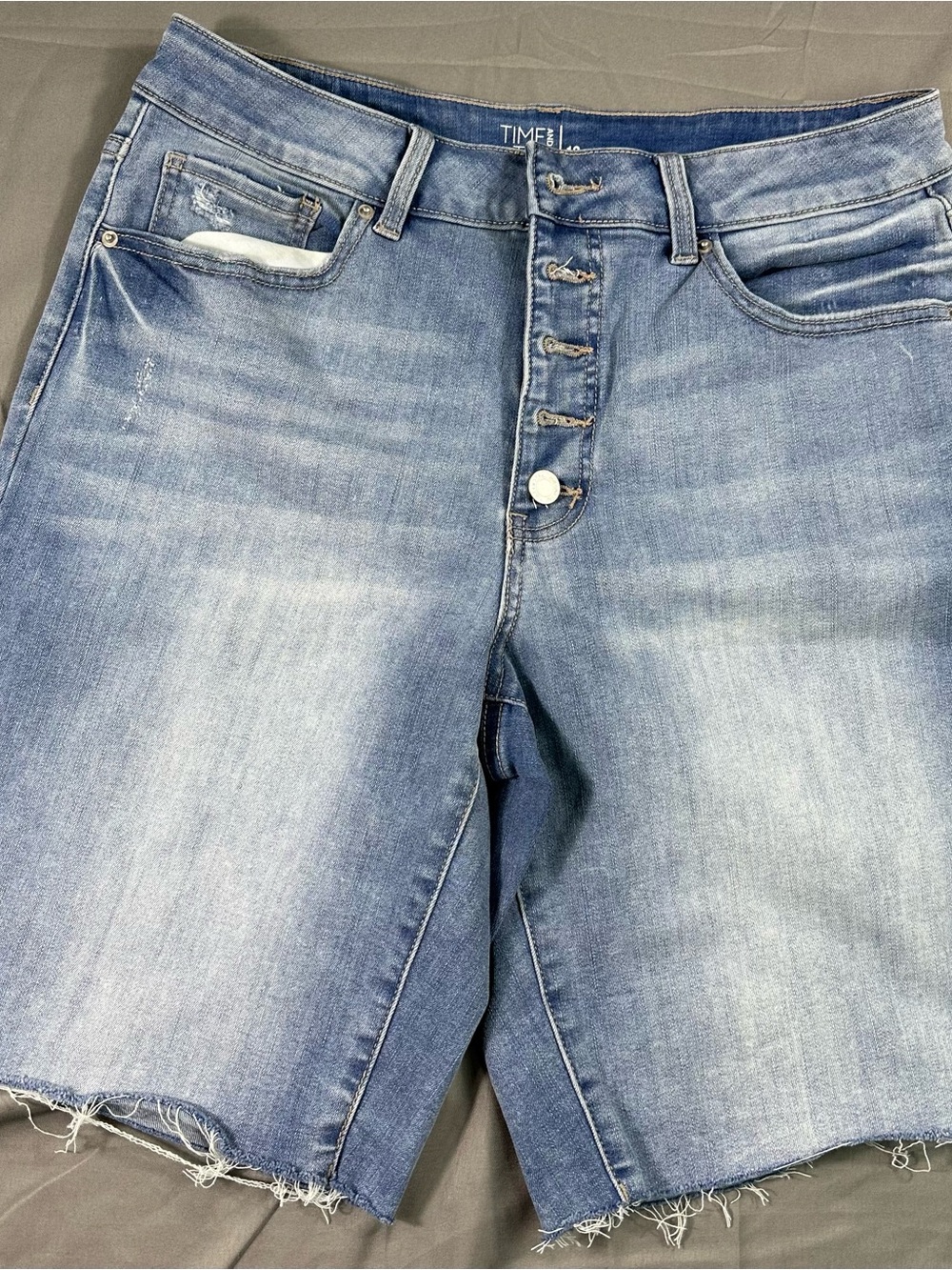 Time and Tru Women's High Rise Button Fly Denim Bermuda Shorts Size 12